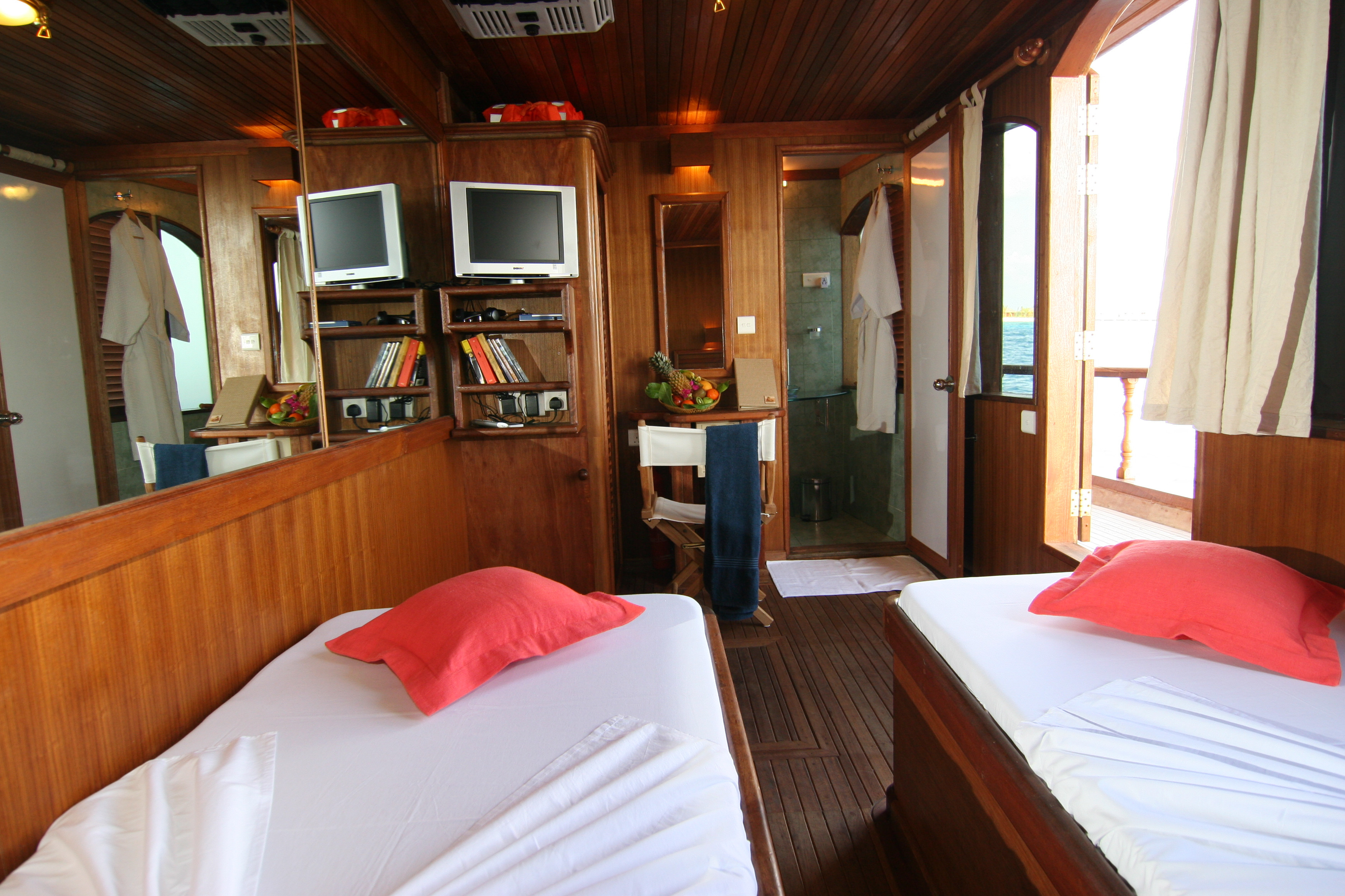 Fairline DHONI STELLA by Fairline for Charter — Arcon Yachts