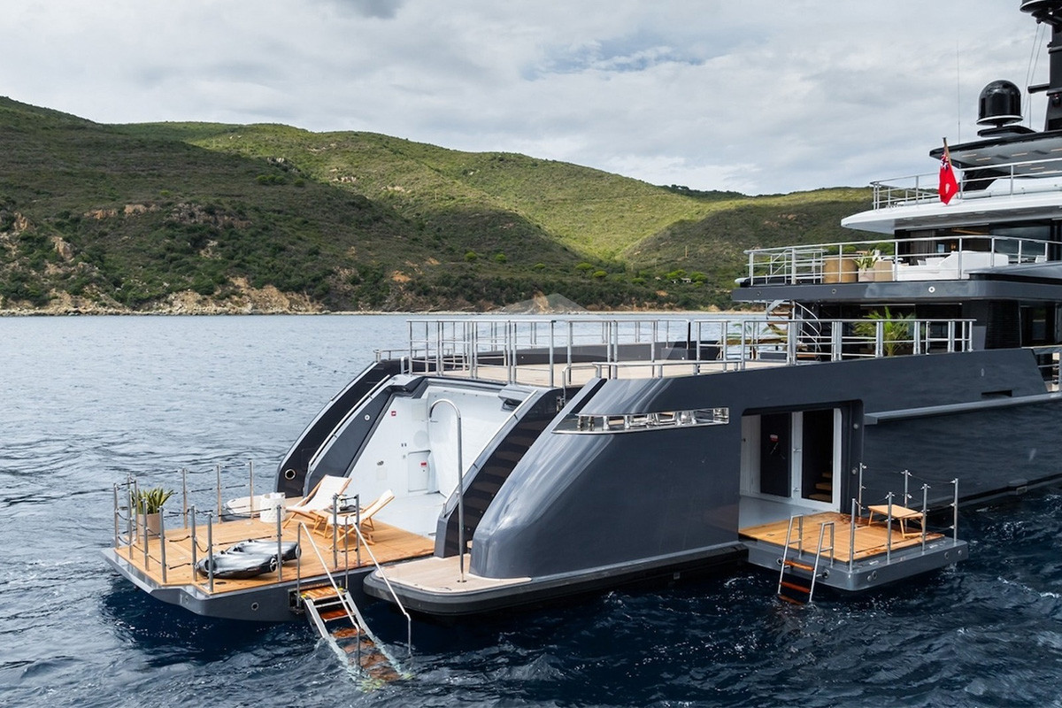 Charter a Sanlorenzo yacht SANLORENZO 500EXP for rent