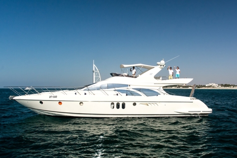 Yacht charter UAE Azimut 62