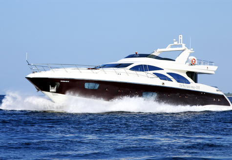 Charter yachts in Maldives Azimut Leonardo 98