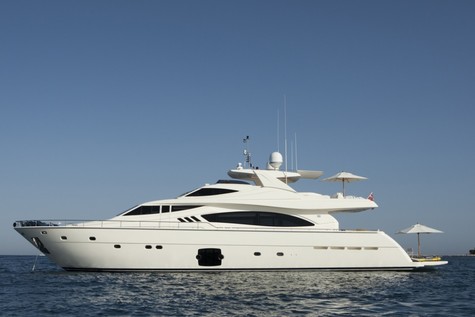 Yacht charter in Tuscany Ferretti 881 SANS ABRI