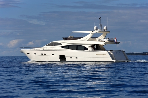 Yacht charter in Italy Ferretti 780 ENA