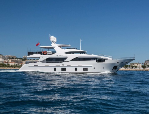 Yacht charter in the Cote d'Azur  Benetti Delfino 28m