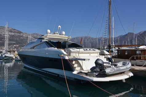 Yacht charter in Montenegro Sunseeker Predator 95 M.A.S.