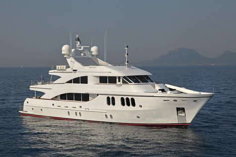 Yacht charter in Naples SEA SHELL Fittipaldi 33.7m