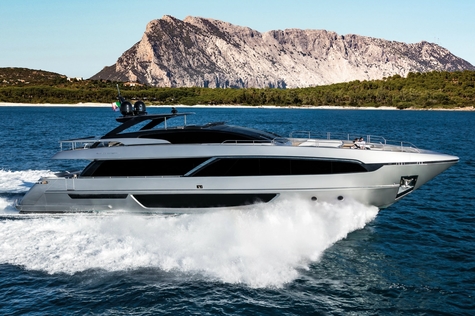 Yachts for sale in Dubai Riva Corsaro 100