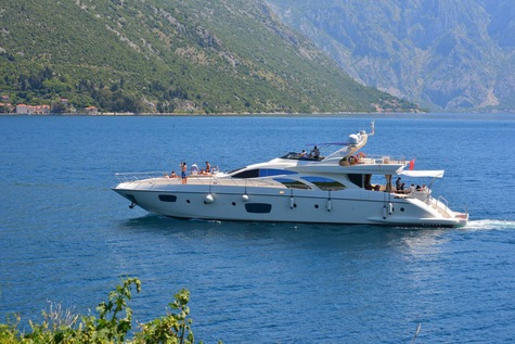 Motor yachts 30Ц40 meters Azimut 98 Julia S