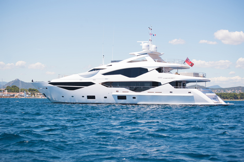 Yacht charter in Alicante Sunseeker E-MOTION