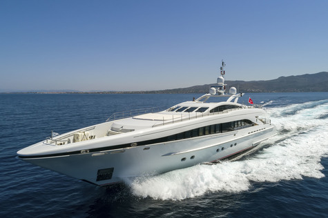 Yacht charter in Santorini Heesen L'EQUINOX