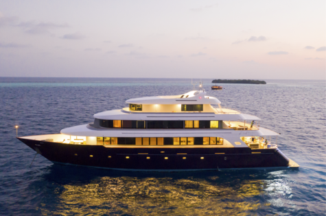 Charter yachts in Maldives Custom Line SAFIRA