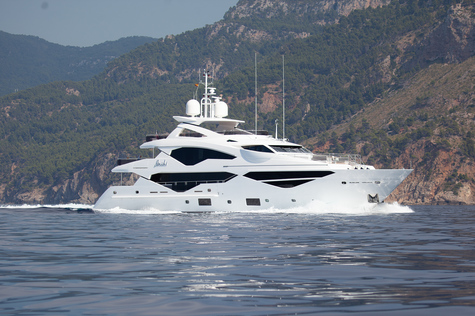 Yacht charter in Liguria Sunseeker SONISHI