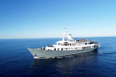 Charter yacht in Tahiti MENORCA