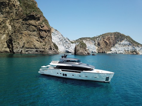 Yacht charter in Italy Sanlorenzo OZONE