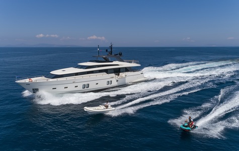 Yacht charter in Portofino Sanlorenzo DINAIA