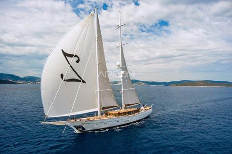 Yacht charter in Santorini ZANZIBA 40m