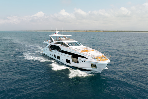 Motor yachts: super and megayachts Azimut 27m D&Y
