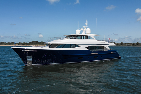 Expedition yacht for sale Moonen 110 Mustique