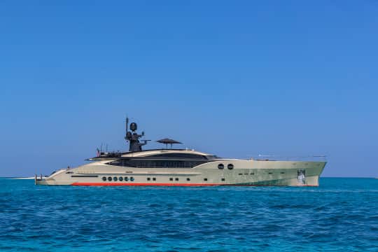Palmer Johnson DB9 52m