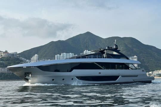 RIVA 102'