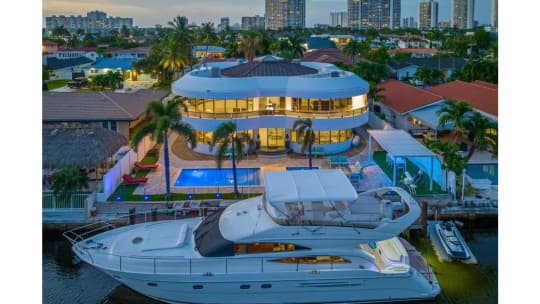 2002 PRINCESS 61