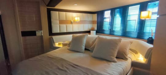 AZIMUT 64 FLYBRIDGE