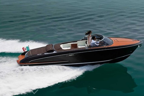 Motor yachts 10–20 meters Riva ISEO