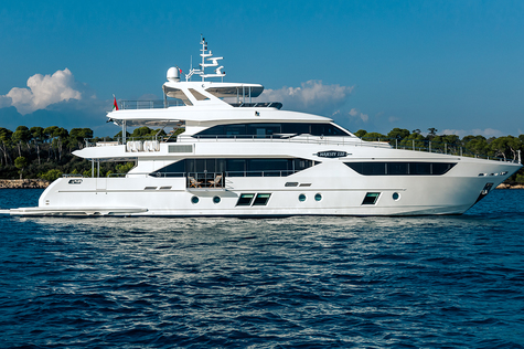 Yacht brokerage Majesty 110