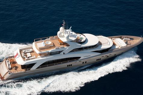 Super and mega yacht charter Couach LA PELLEGRINA