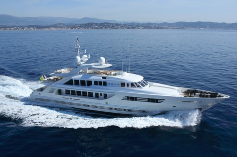 Yacht charter in Saint-Tropez ISA ROLA