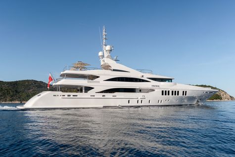 Yacht charter in Miami Golden Yachts O'MATHILDE