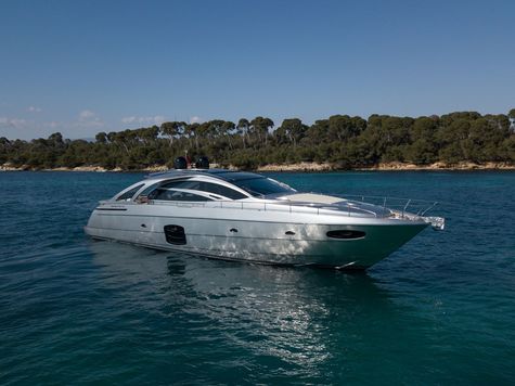 Yacht charter in Catalonia Pershing MX5