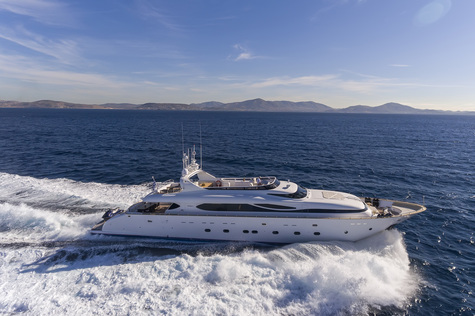 Yacht charter in Tuscany Maiora PARIS A