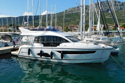 Yachts charter in Adriatic sea Sealine F430  Liisa & Me
