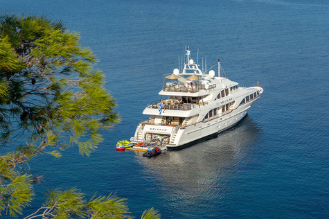 Yacht charter in Corfu Benetti RIVA I