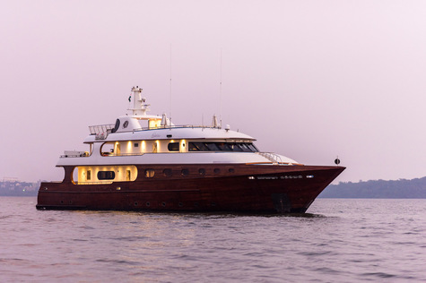 Charter yachts in Maldives ASHENA