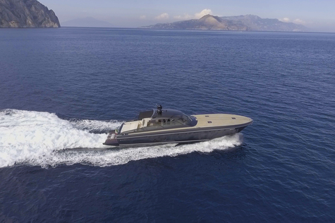 Yacht charter in the Mediterranean Itama BLUE MAMBA