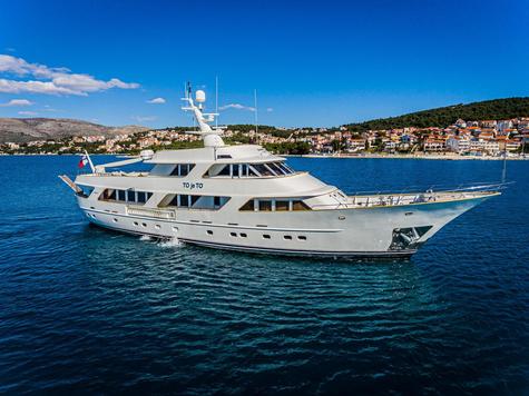 Yacht charter in the Cote d'Azur  Benetti Classic TO JE TO