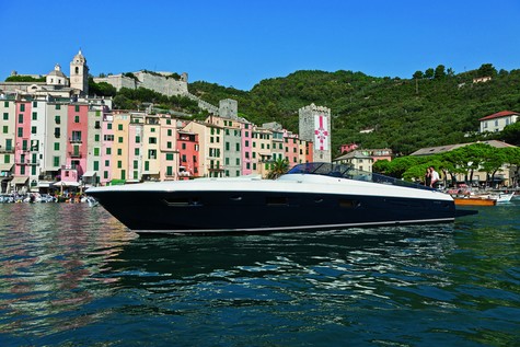 Yacht charter in Saint-Tropez Itama DIVAMARE