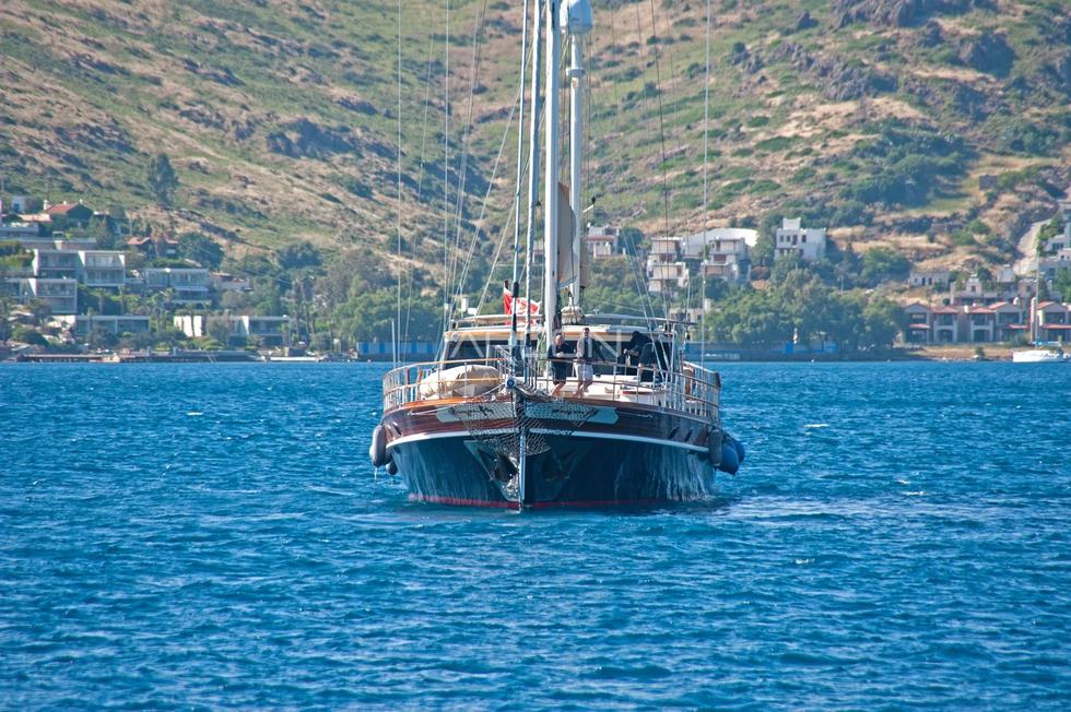 Sailing Ketch DRAGONFLY
