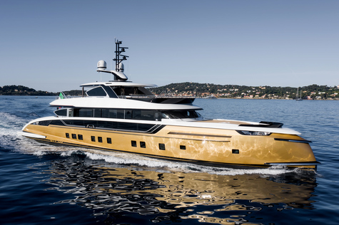 Yacht charter in Amalfi Dynamiq GTT135 Stefania