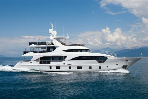 Motor yachts: super and megayachts Benetti Tradition 108 