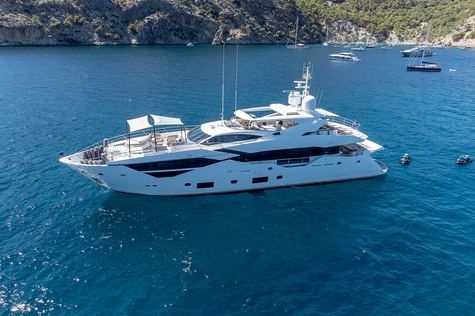 Motor yachts: super and megayachts Sunseeker 35M Enigma