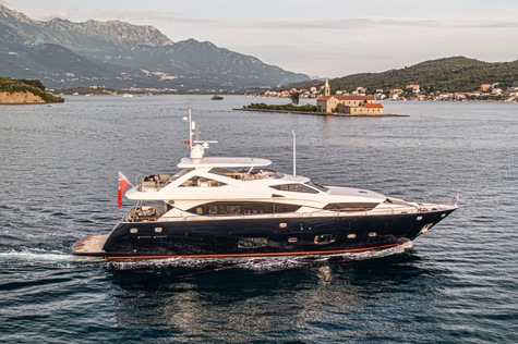 Motor yachts: super and megayachts Sunseeker Paloma 30m