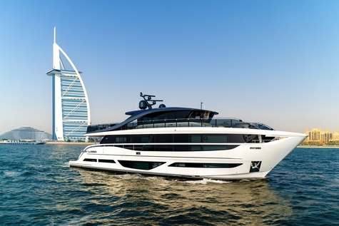 Motor yachts: super and megayachts Princess X95