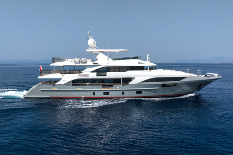 Motor yachts: super and megayachts Benetti Freeday 132'